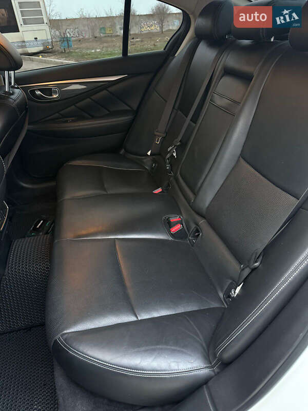 Седан Infiniti Q50 2014 в Львові фото 9 Седан Infiniti Q50 2014 в Львові