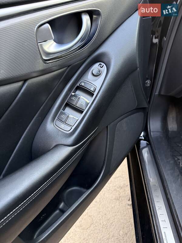 Седан Infiniti Q50 2015 в Золотоноші