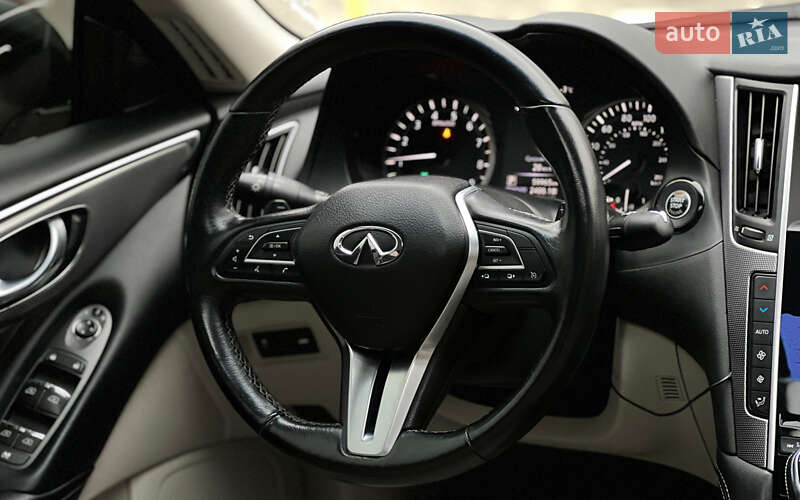 Седан Infiniti Q50 2017 в Львові