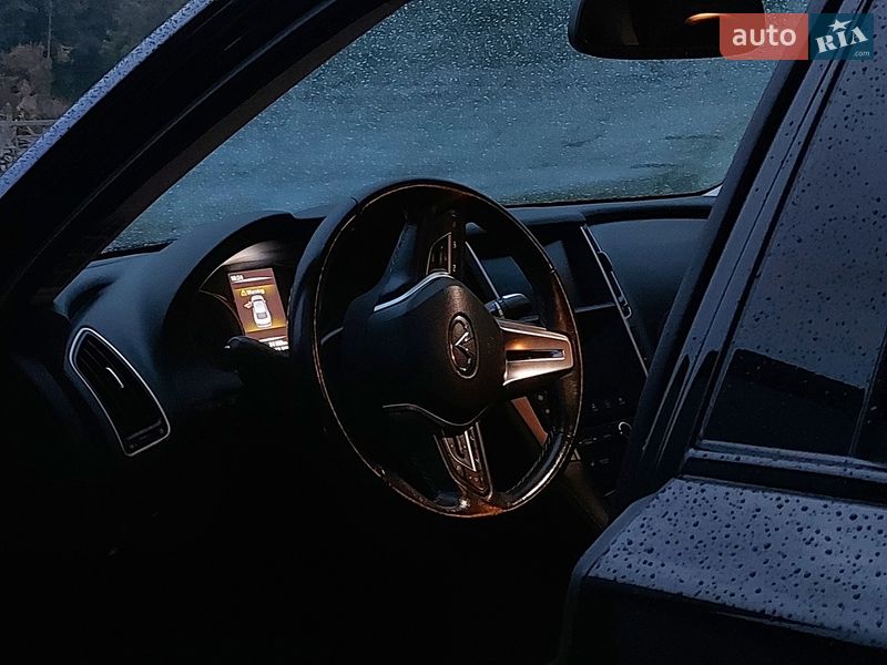 Седан Infiniti Q50 2017 в Чернигове