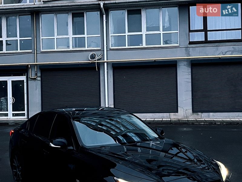 Седан Infiniti Q50 2017 в Чернигове