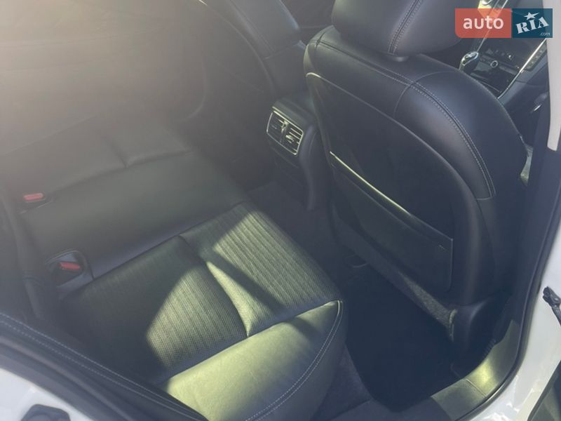 Седан Infiniti Q50 2017 в Киеве