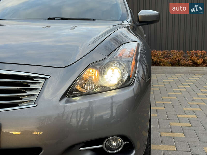 Купе Infiniti Q60 2015 в Виннице