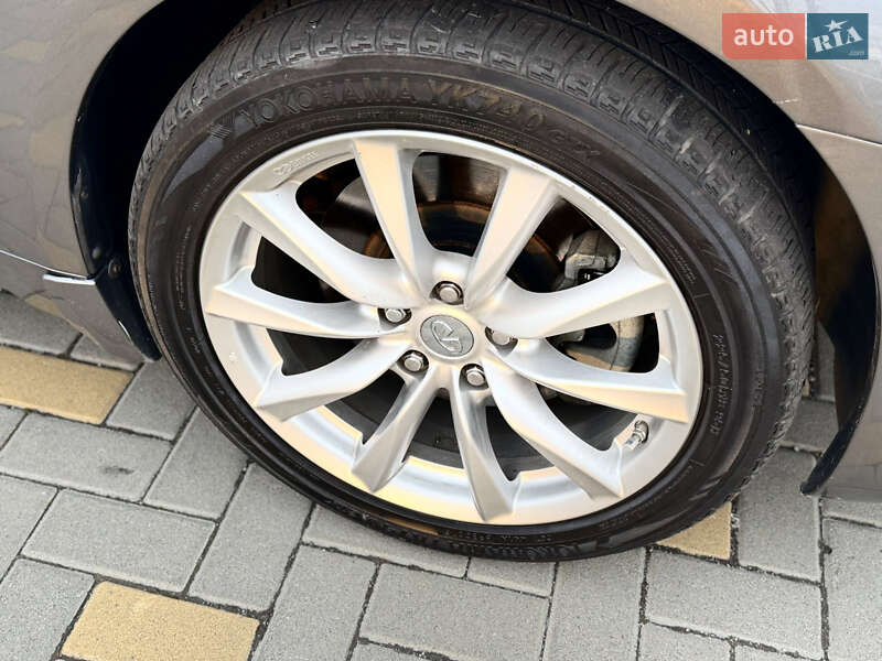 Купе Infiniti Q60 2015 в Виннице