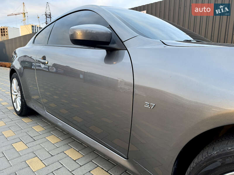 Купе Infiniti Q60 2015 в Виннице