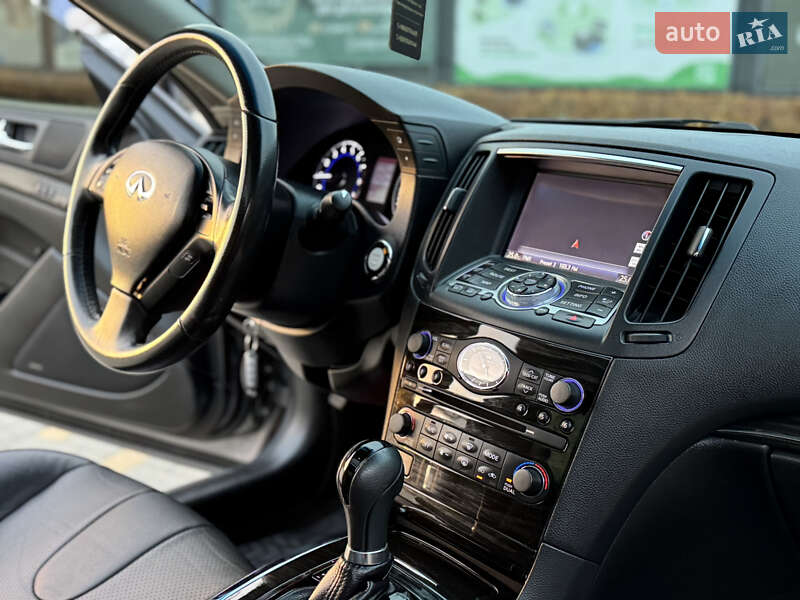 Купе Infiniti Q60 2015 в Виннице