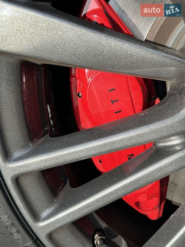 Купе Infiniti Q60 2017 в Киеве фото 46 Купе Infiniti Q60 2017 в Киеве