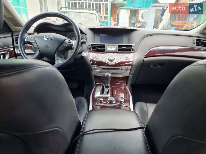 Седан Infiniti Q70 2013 в Запоріжжі