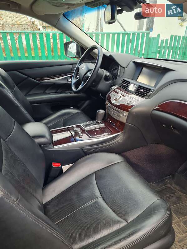 Седан Infiniti Q70 2013 в Запоріжжі