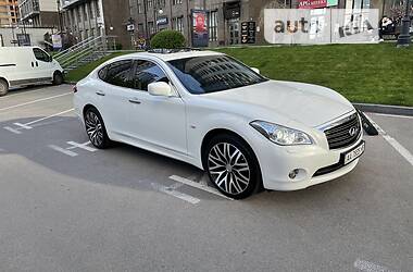 Седан Infiniti Q70 2014 в Києві