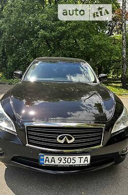 Седан Infiniti Q70 2013 в Києві