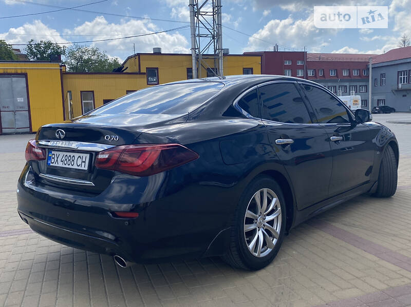 Седан Infiniti Q70 2018 в Хмельницком