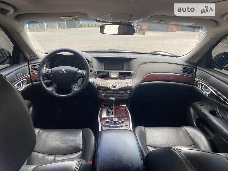 Седан Infiniti Q70 2018 в Хмельницком