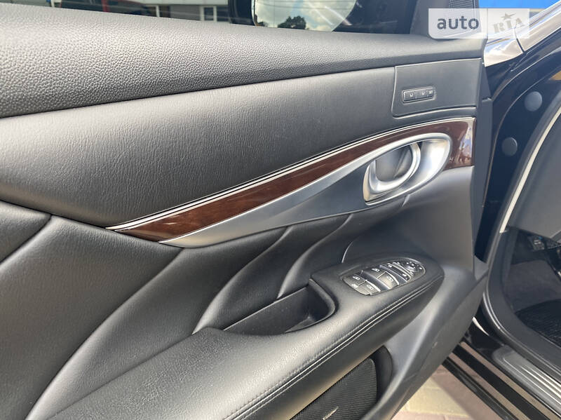 Седан Infiniti Q70 2018 в Хмельницком