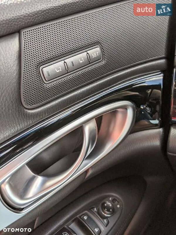 Седан Infiniti Q70 2015 в Львові