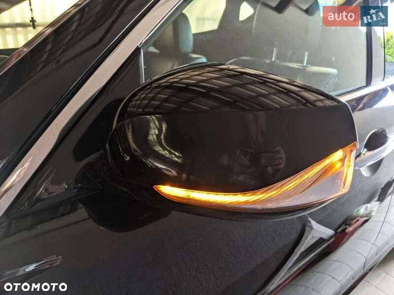 Седан Infiniti Q70 2015 в Львові