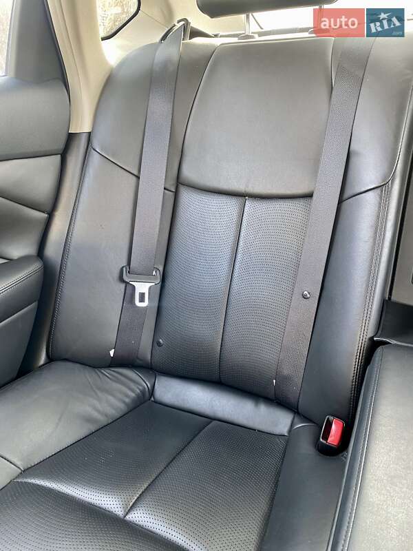 Седан Infiniti Q70 2016 в Днепре