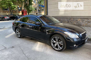 Седан Infiniti Q70 2013 в Полтаві