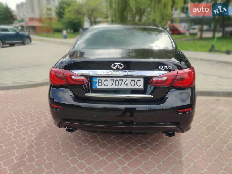 Седан Infiniti Q70 2015 в Львові