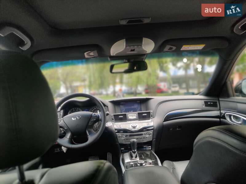 Седан Infiniti Q70 2015 в Львові