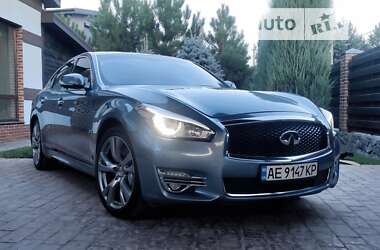 Седан Infiniti Q70 2015 в Дніпрі