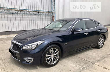 Седан Infiniti Q70 2016 в Черновцах