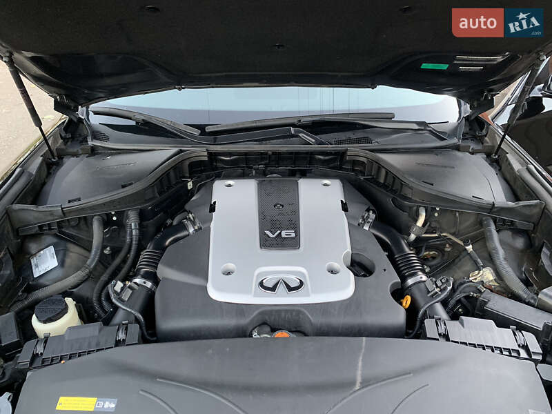 Седан Infiniti Q70 2016 в Новомосковске фото 32 Седан Infiniti Q70 2016 в Новомосковске