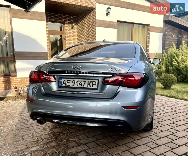 Седан Infiniti Q70 2015 в Дніпрі