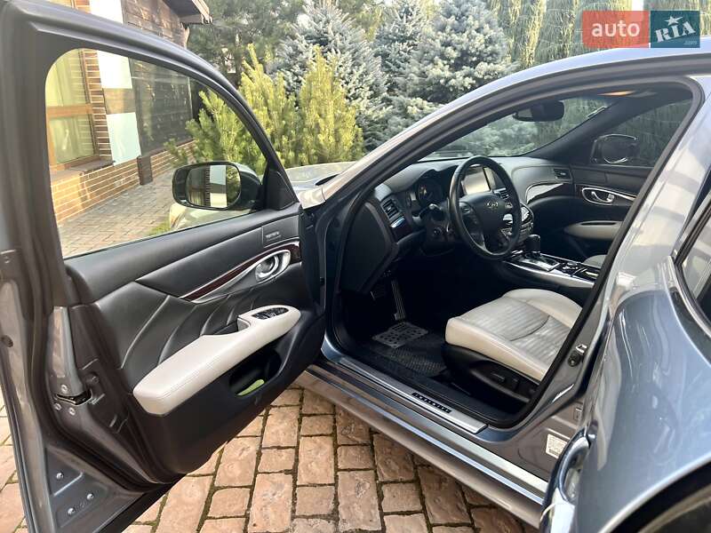 Седан Infiniti Q70 2015 в Дніпрі