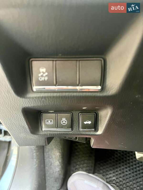 Седан Infiniti Q70 2015 в Дніпрі