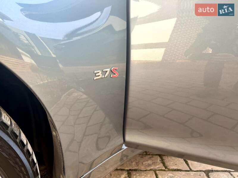 Седан Infiniti Q70 2015 в Дніпрі