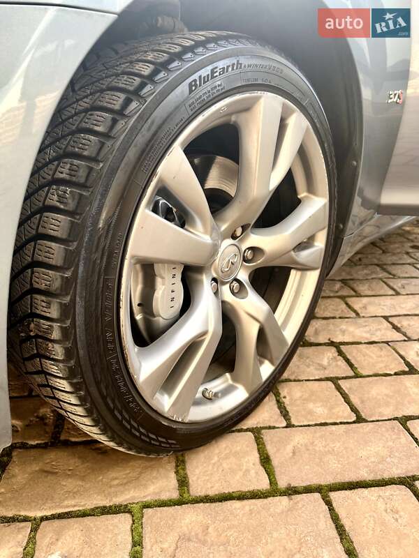 Седан Infiniti Q70 2015 в Дніпрі