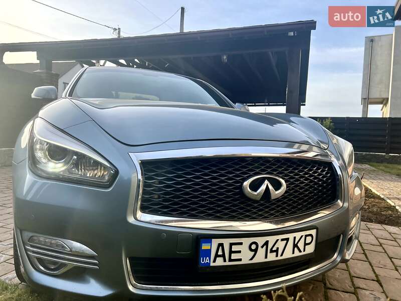 Седан Infiniti Q70 2015 в Дніпрі