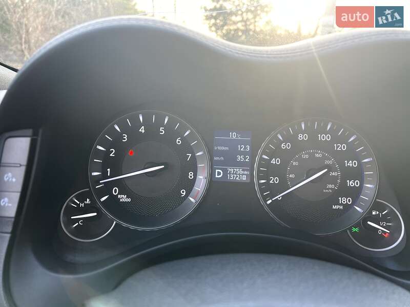 Седан Infiniti Q70 2015 в Дніпрі