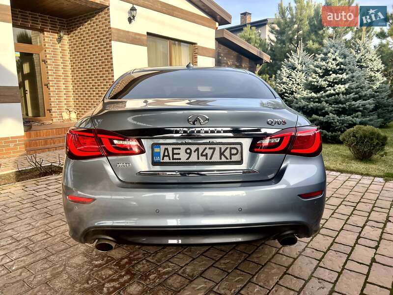 Седан Infiniti Q70 2015 в Дніпрі