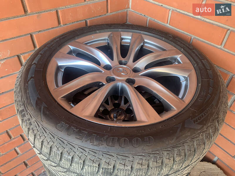 Седан Infiniti Q70 2016 в Новомосковске фото 42 Седан Infiniti Q70 2016 в Новомосковске