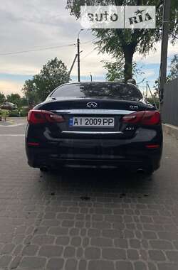 Седан Infiniti Q70 2016 в Коростене