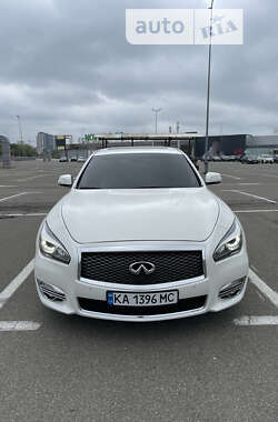 Седан Infiniti Q70 2015 в Киеве