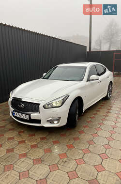 Седан Infiniti Q70 2015 в Києві