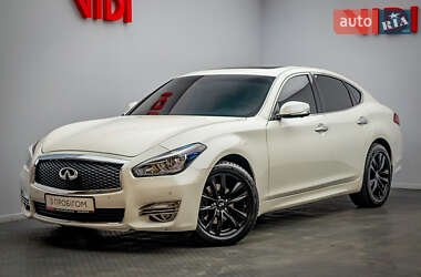 Седан Infiniti Q70 2015 в Києві