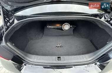 Седан Infiniti Q70 2017 в 