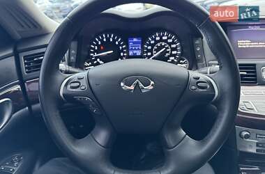 Седан Infiniti Q70 2017 в 