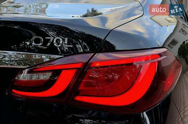 Седан Infiniti Q70 2014 в 