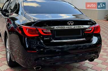 Седан Infiniti Q70 2014 в 