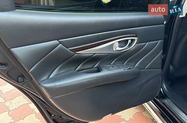 Седан Infiniti Q70 2014 в 