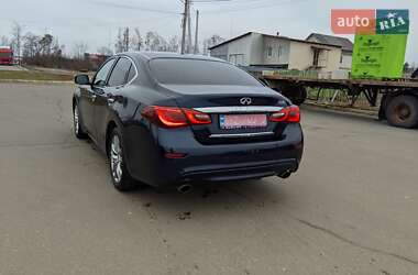 Седан Infiniti Q70 2014 в Буче