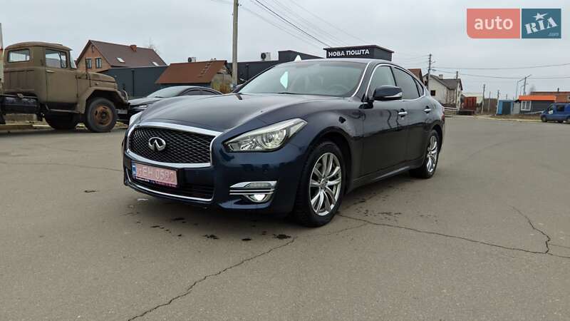 Седан Infiniti Q70 2014 в Бучі