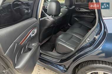 Седан Infiniti Q70 2014 в Буче