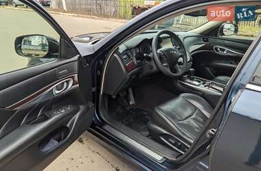 Седан Infiniti Q70 2014 в Буче
