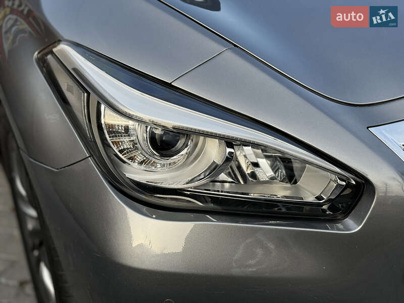 Седан Infiniti Q70 2015 в Виннице